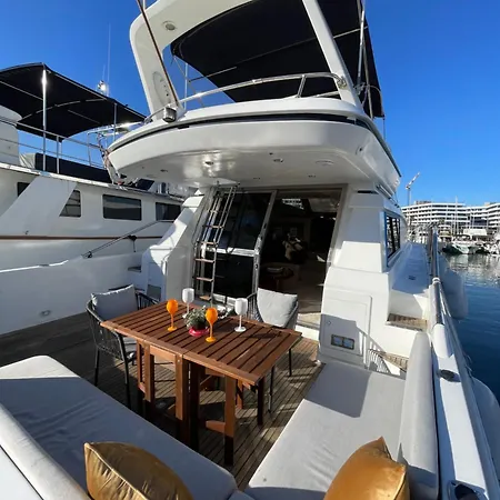 Yate Stv Botel