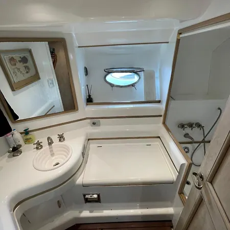 Yate Stv Bateau-hôtel *