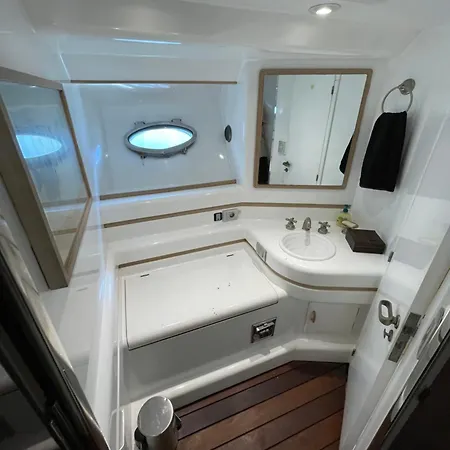 Yate Stv Bateau-hôtel