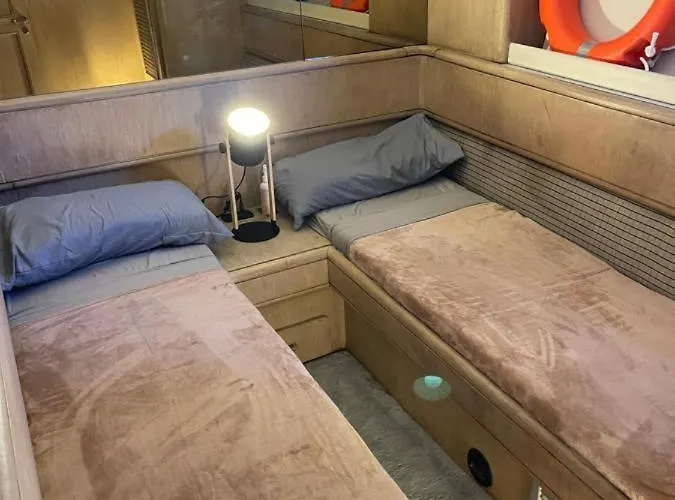 Úszó hotel Yate Stv Barcelona