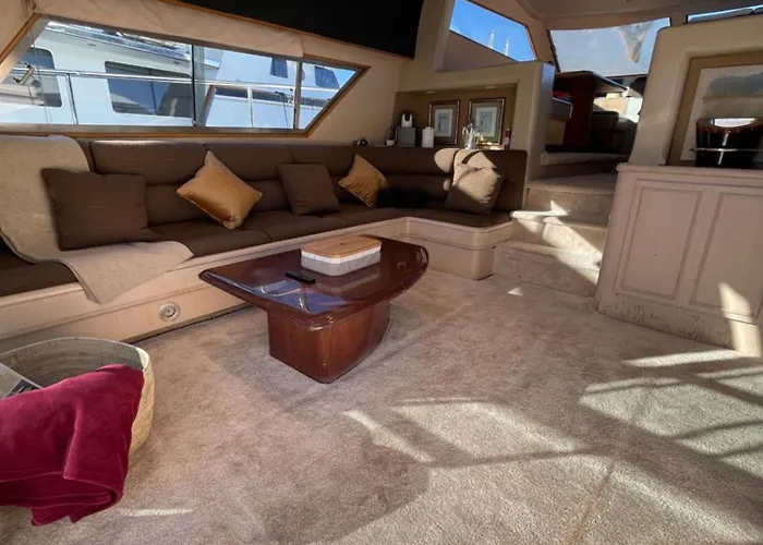 Yate Stv Hotel en barco