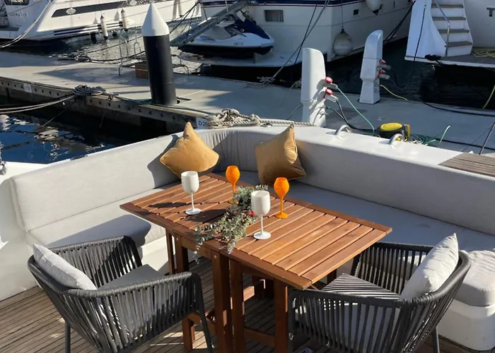 Yate Stv Hotel en barco