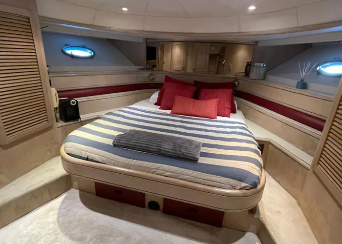 Hotel en barco Yate Stv