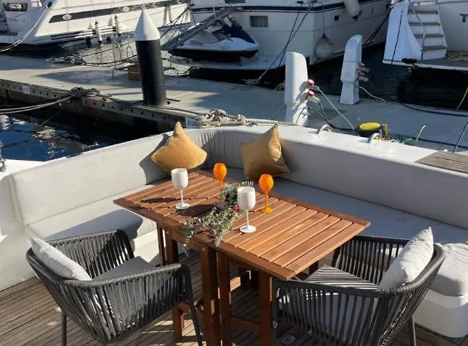 Hotel en barco Yate Stv Barcelona