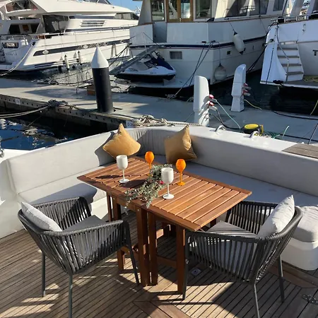Yate Stv Bateau-hôtel