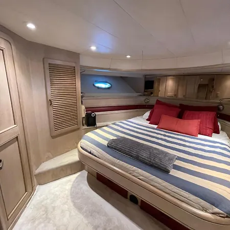 Yate Stv Bateau-hôtel *