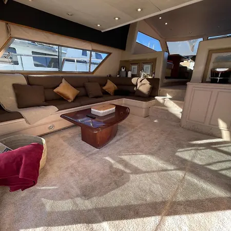 Yate Stv Botel